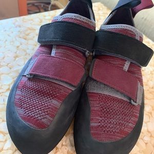 Women’s black diamond rock climbing shoes 7.5